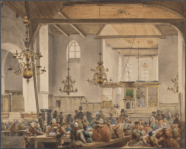 33136 Interieur van de Geertekerk te Utrecht: gezicht vanuit het schip naar het koor met een groot aantal mensen ...